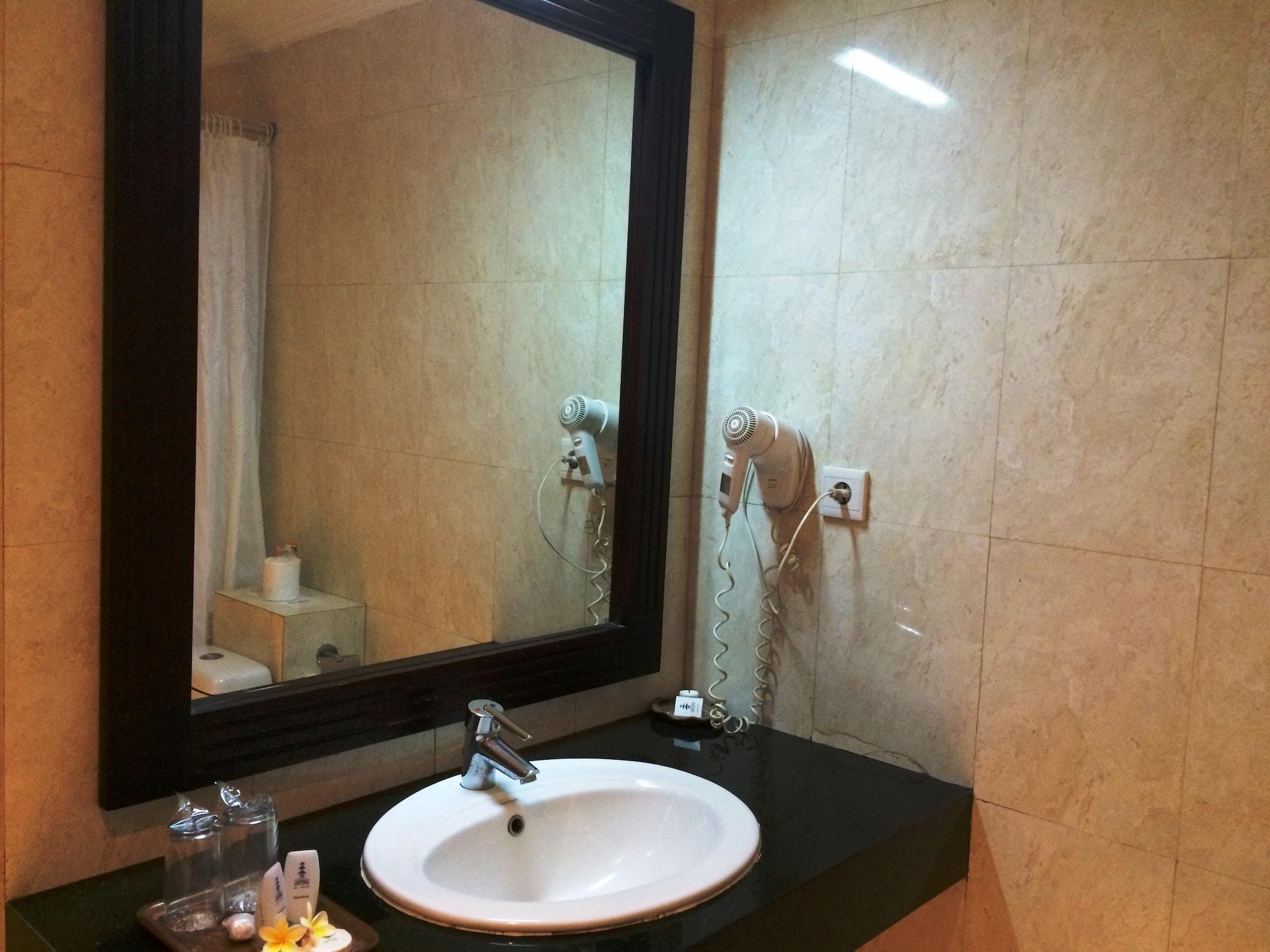 Puri Raja Hotel Legian Kültér fotó