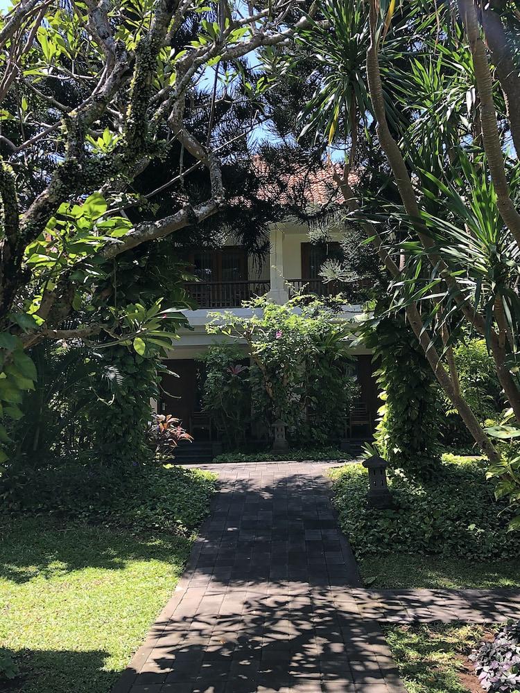 Puri Raja Hotel Legian Kültér fotó