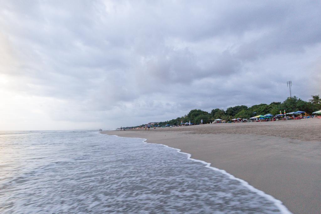 Puri Raja Hotel Legian Kültér fotó